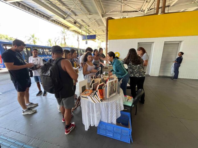 Biblioteca Móvel leva empréstimo e doação de livros ao Terminal Pimentas em setembro - foto 1