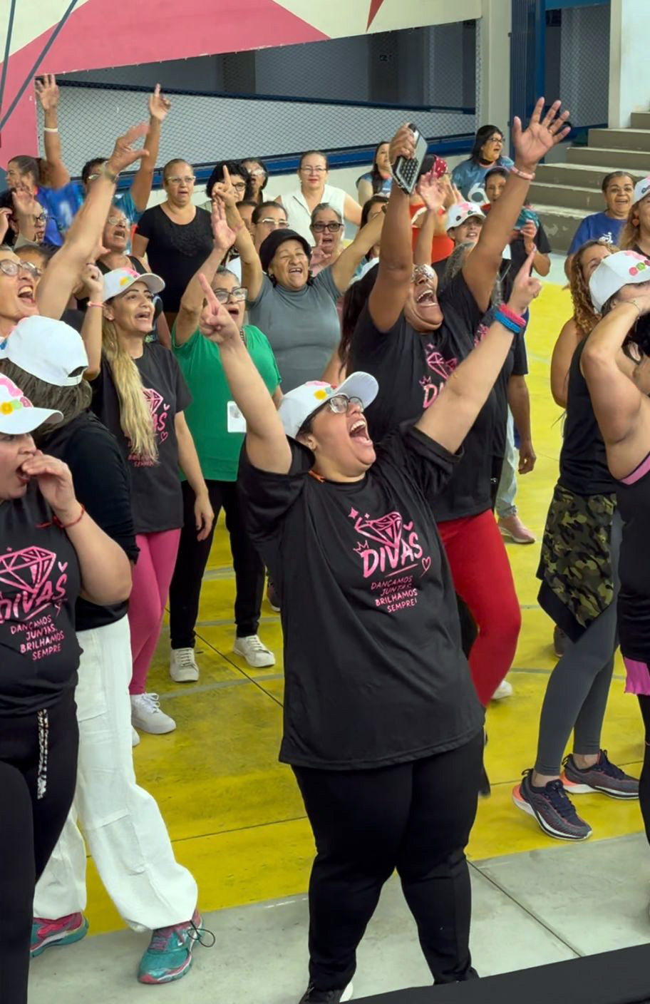 CEU São Domingos recebe mais de 100 pessoas em aulão gratuito de zumba para idosos - foto 4