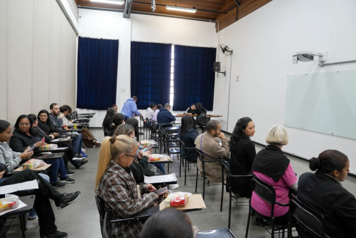 Mutirão de empregos no Adamastor fecha o mês com mais de 300 oportunidades em Guarulhos - foto 1