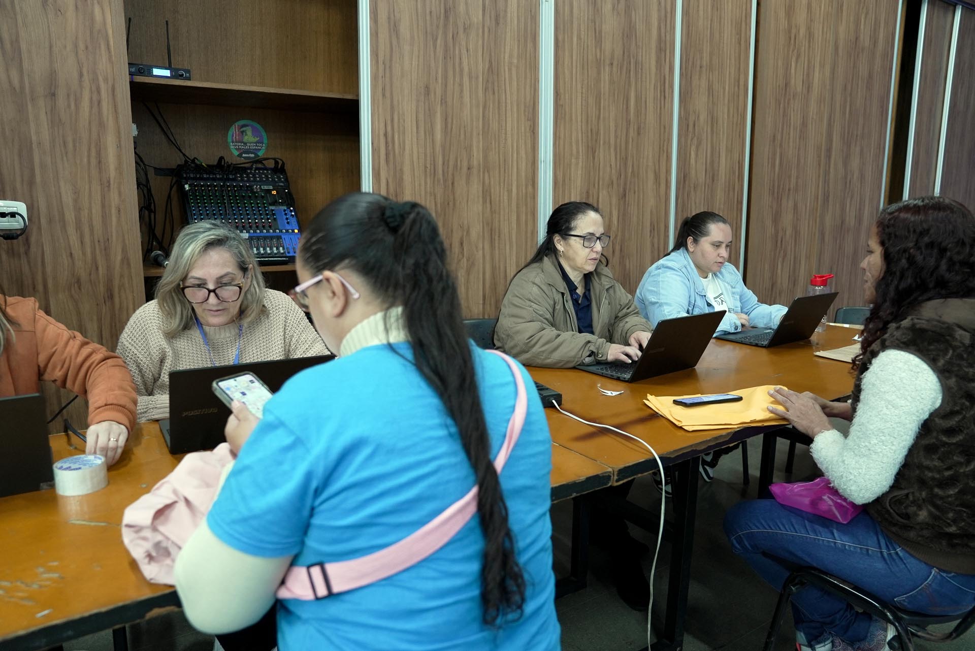 Mutirão de empregos no Adamastor fecha o mês com mais de 300 oportunidades em Guarulhos - foto 2