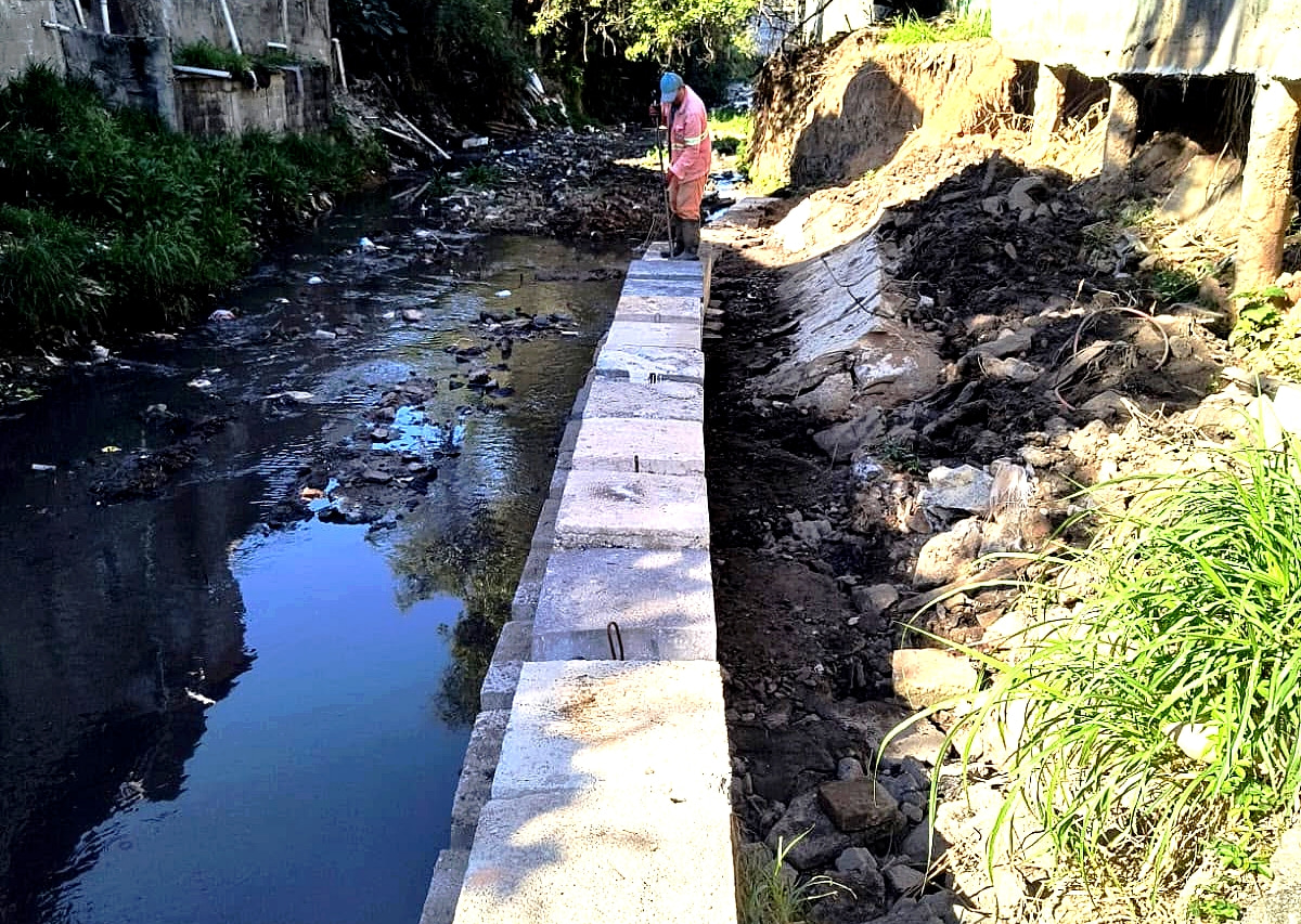 Prefeitura conclui muro de contenção de 180 metros no Jardim São Paulo - foto 2