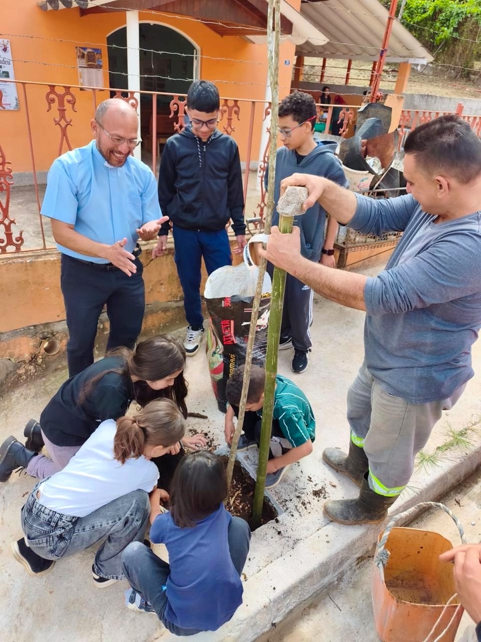 Prefeitura de Guarulhos planta árvores nativas da Mata Atlântica no bairro Água Azul - foto 3