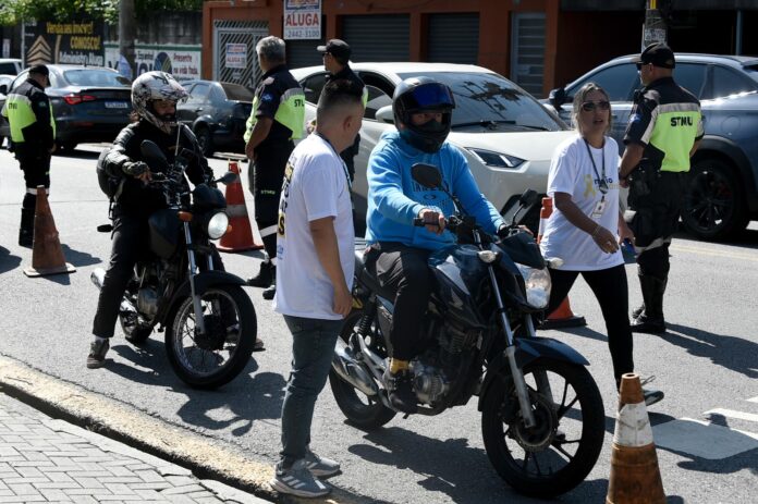 Prefeitura inicia campanha Maio Amarelo com ação voltada aos motociclistas - foto 1