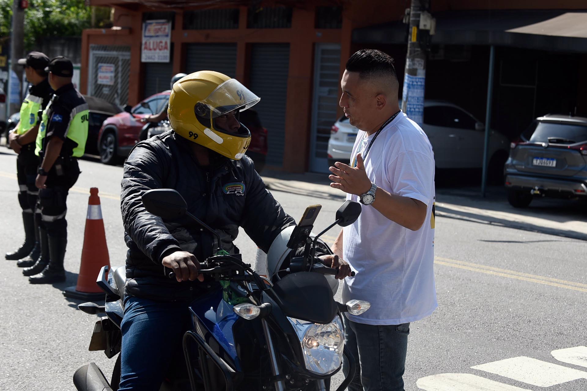 Prefeitura inicia campanha Maio Amarelo com ação voltada aos motociclistas - foto 2
