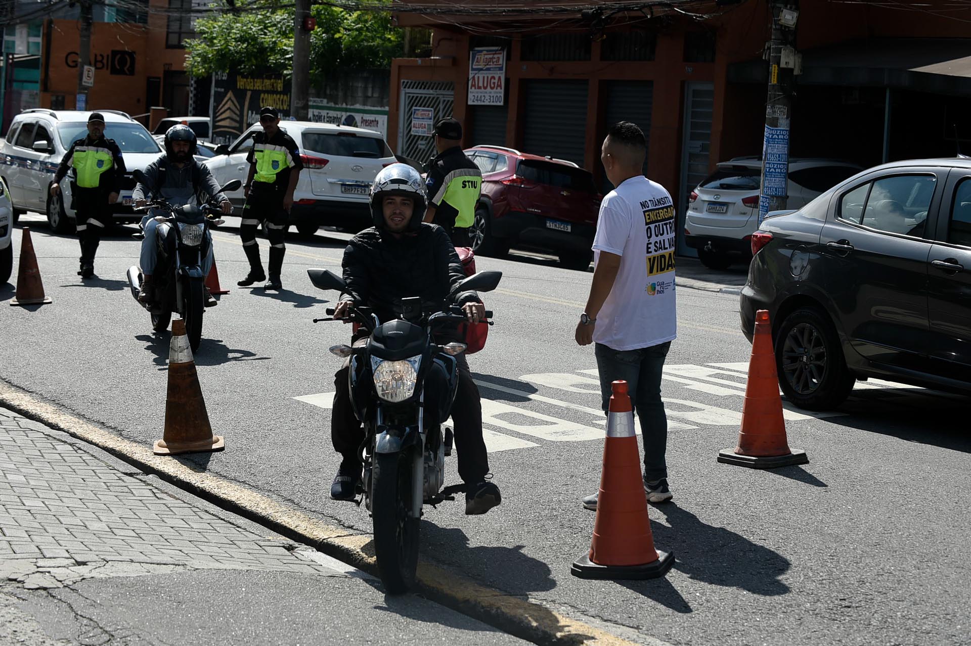 Prefeitura inicia campanha Maio Amarelo com ação voltada aos motociclistas - foto 3