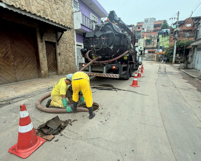 Prefeitura realiza a desobstrução do sistema de drenagem de águas pluviais no Cabuçu - foto 1
