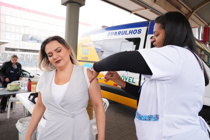Prefeitura reforça serviço de zeladoria com roçagem do mato alto em bairros da cidade - foto 1