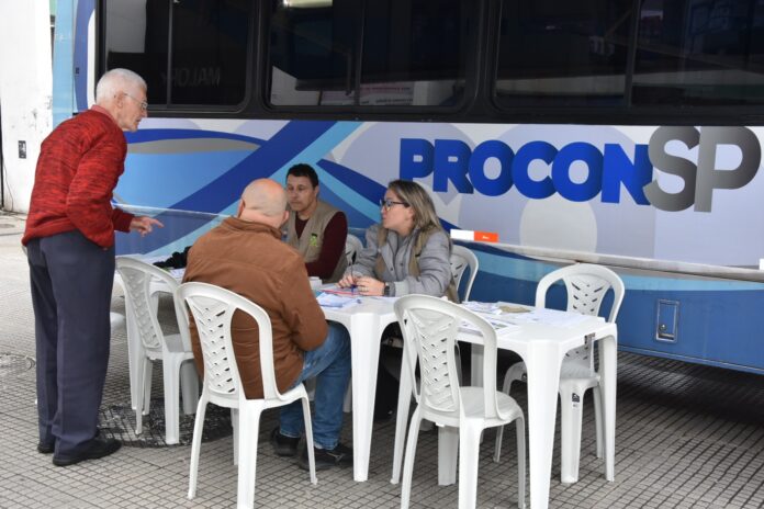 Procon Móvel atende munícipes na Rua Coronel Oliveira Lima nesta sexta - foto 2