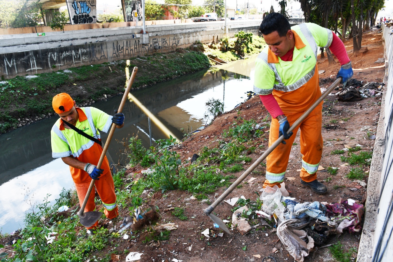 Santo André realiza obras para recuperar margem do Ribeirão dos Meninos - foto 10