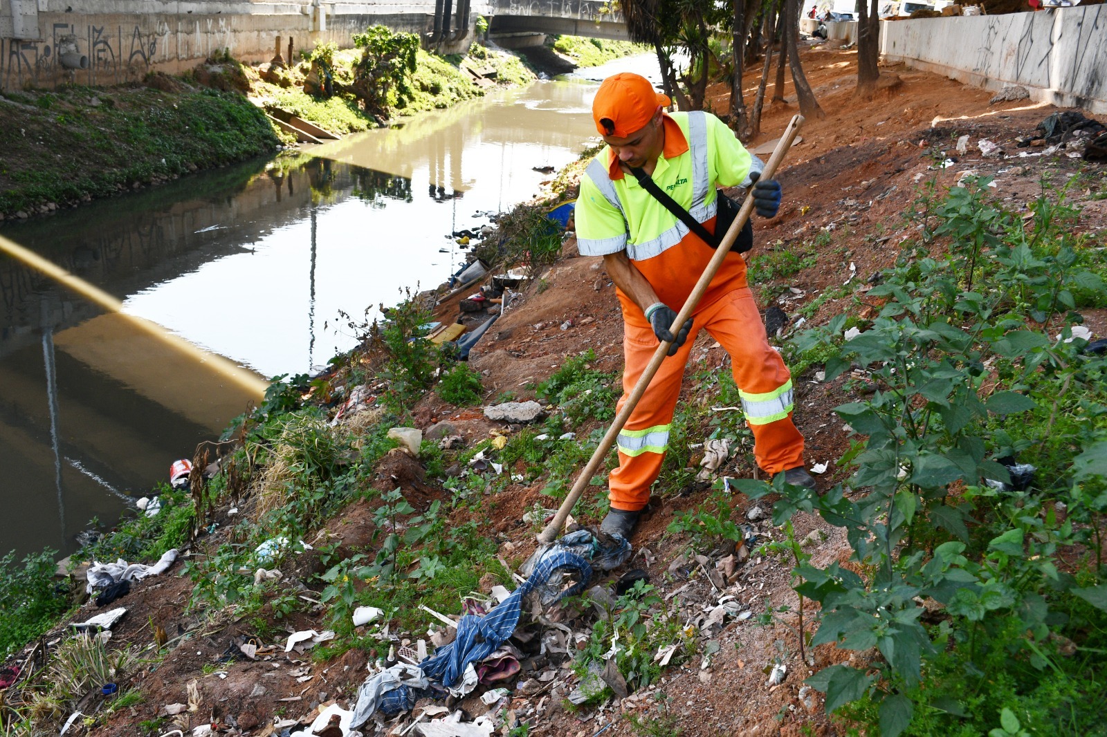 Santo André realiza obras para recuperar margem do Ribeirão dos Meninos - foto 9