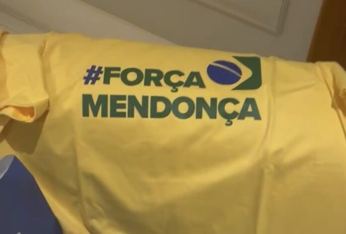 7 de Setembro: prefeito de SP distribui camisetas de apoio a André Mendonça