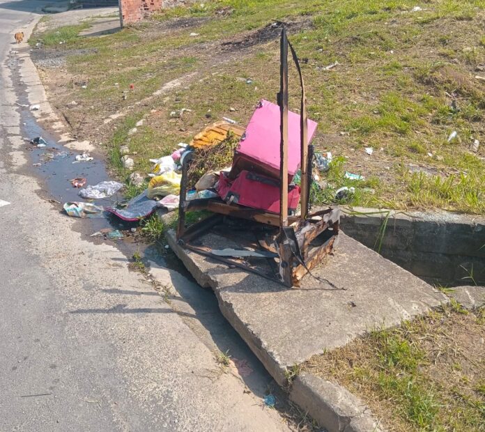 Ação da Prefeitura de Guarulhos retira descarte irregular de lixo em bairros da região do Taboão