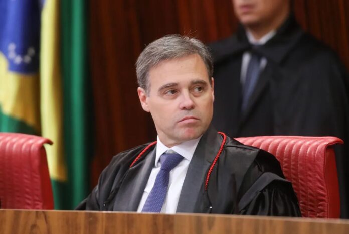Ala do STF prevê mais embates de Mendonça com Polícia Federal e PGR