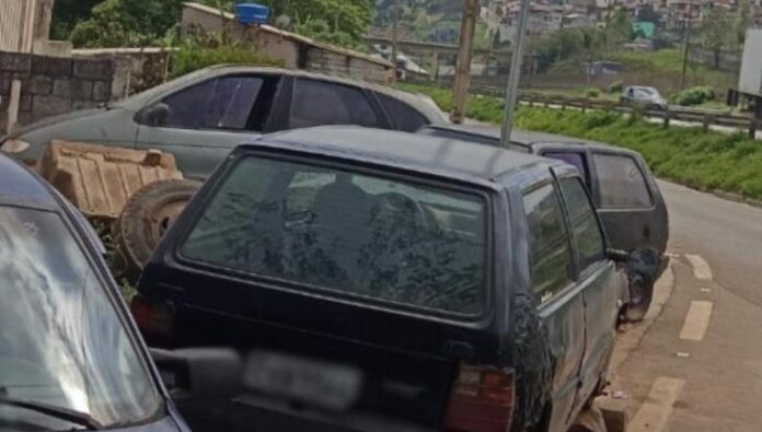 Atibaia intensifica combate a veículos abandonados e orienta moradores sobre denúncias