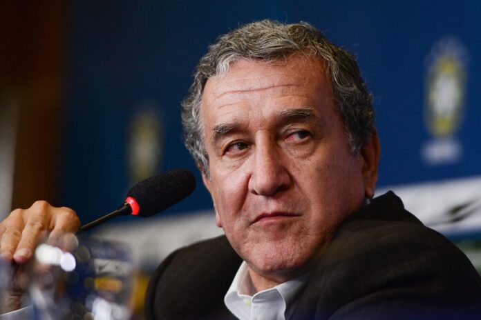 Carlos Alberto Parreira vai continuar tratamento em casa após alta médica