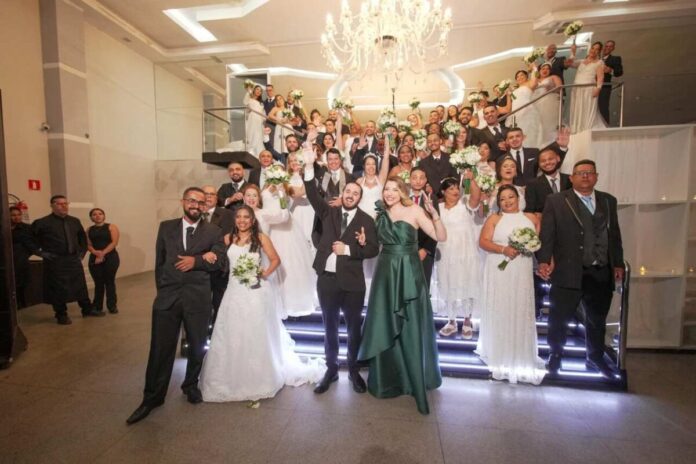 Casamento comunitário oficializa união de 30 casais em Guarulhos