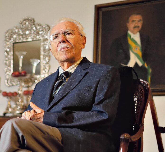 Com diagnóstico de pneumonia, ex-presidente José Sarney é internado em São Luís