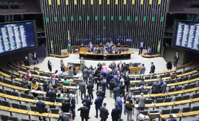 Deputado federal, estadual e distrital: entenda a diferença entre os cargos