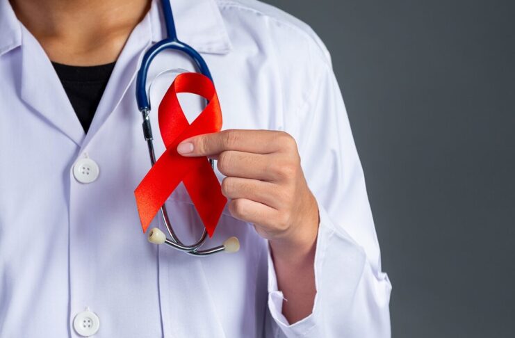 Dois em cada três adolescentes nunca fizeram teste de HIV, diz estudo