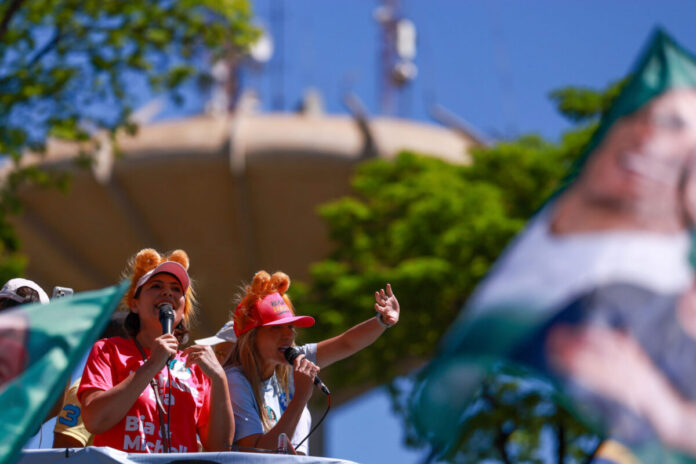 Em Ceilândia, Michelle diz que precisa cuidar de Jair: 