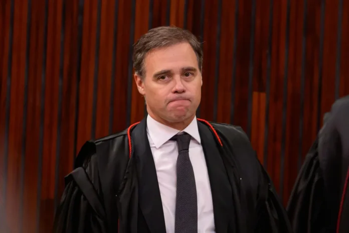 Enquete: 80,7% dos participantes consideram grave investigação sobre Flávio Bolsonaro no STF