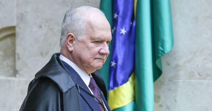 Fachin estuda antecipar voto e propor afastamento de Moraes no STF