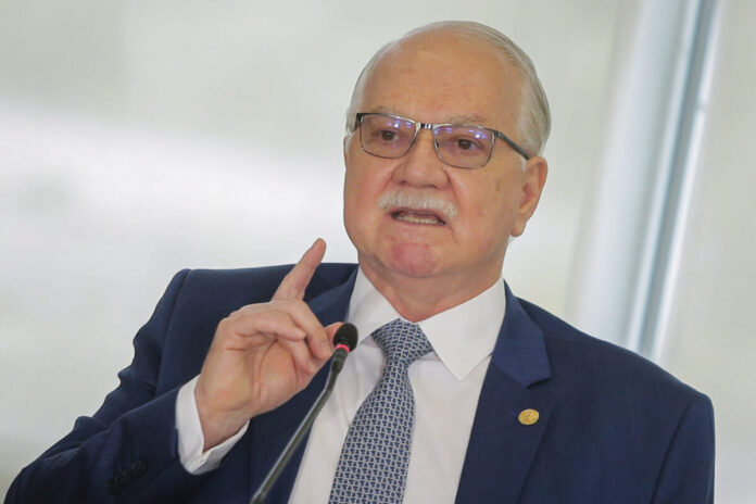 Fachin procura ministros e mostra disposição para punir Moraes