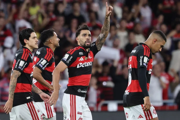 Flamengo supera o Corinthians no Maracanã com gol no fim e reassume liderança do Brasileirão