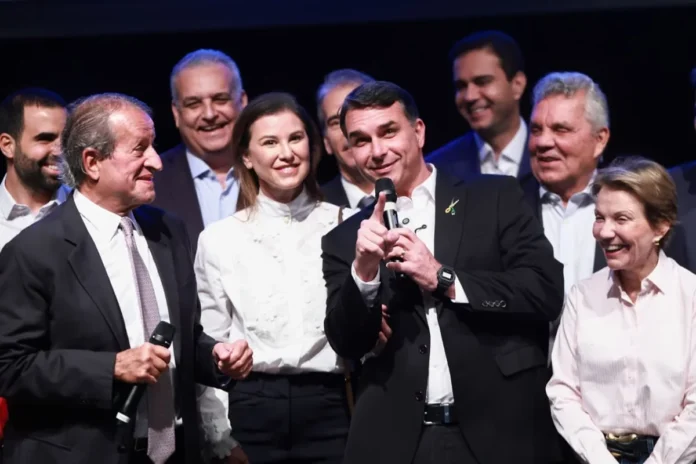 Flávio Bolsonaro recebe R$ 46,15 milhões do PL e supera arrecadação externa de 12 rivais somados