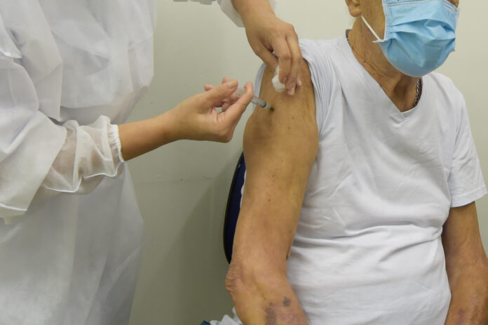 Guarulhos disponibiliza vacina pneumo 20 para idosos a partir de 85 anos