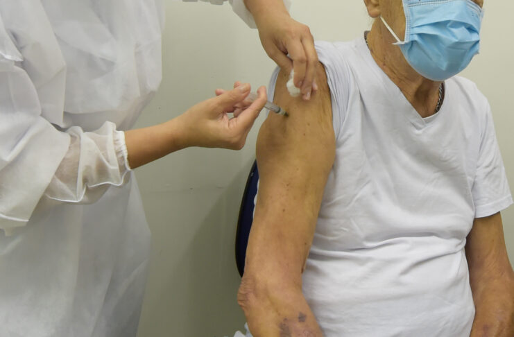 Guarulhos disponibiliza vacina pneumo 20 para idosos a partir de 85 anos