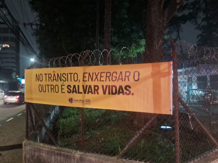Guarulhos instala faixas educativas em vias com alto índice de acidentes