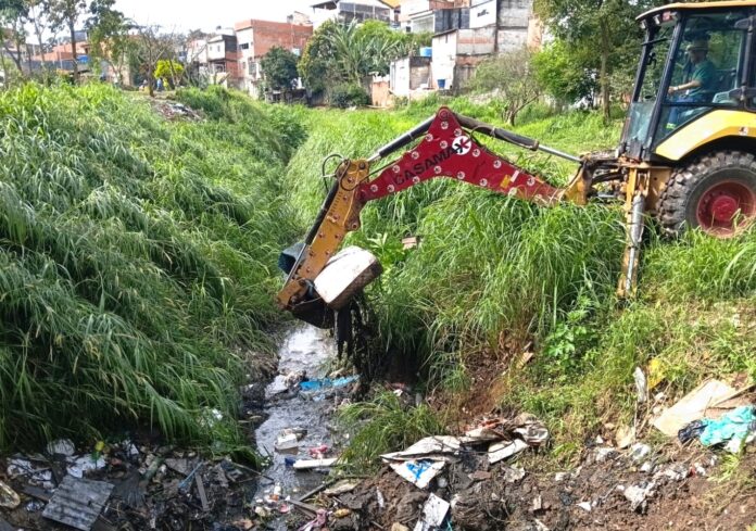 Guarulhos intensifica desobstrução de travessias de córregos após temporais