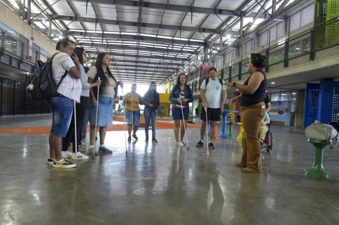 Guarulhos realiza oficina de arteterapia para pessoas com deficiência visual transplantadas