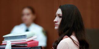 Julgamento de mulher acusada de matar os 3 filhos é anulado