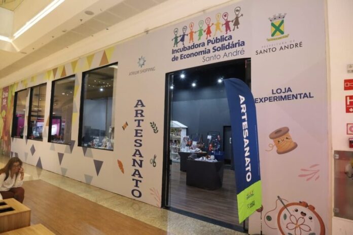 Loja da Incubadora Pública de Economia Solidária completa uma década no Atrium Shopping
