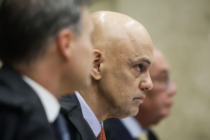 Moraes solicita derrubada de sigilo de petição antes de julgamento no STF