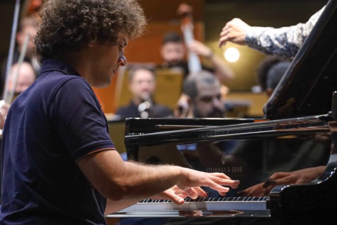 Orquestra Sinfônica de Santo André apresenta Festival Tchaikovsky com participação do pianista Fabio Martino