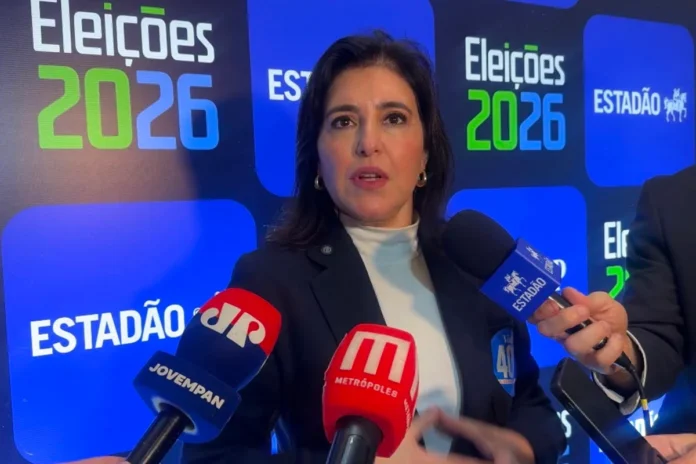Simone Tebet aponta riscos em eventual governo de Flávio Bolsonaro e defende investigações no STF