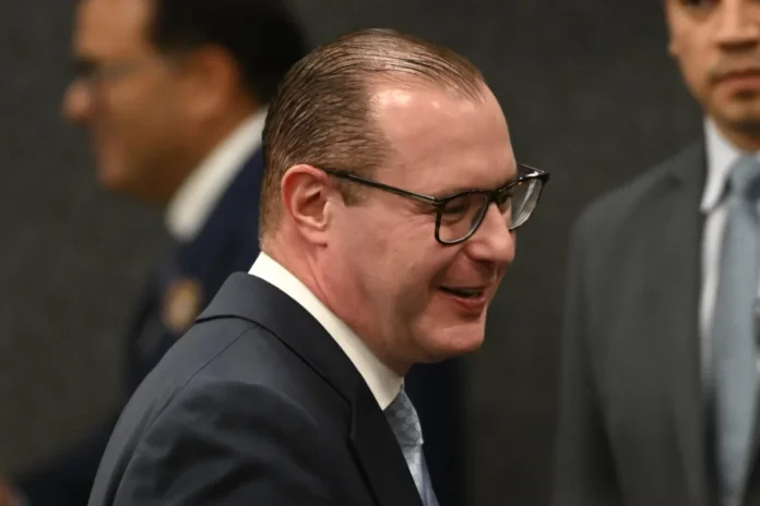 STF: Zanin estipula prazo para PF apresentar dados completos do celular de Daniel Vorcaro