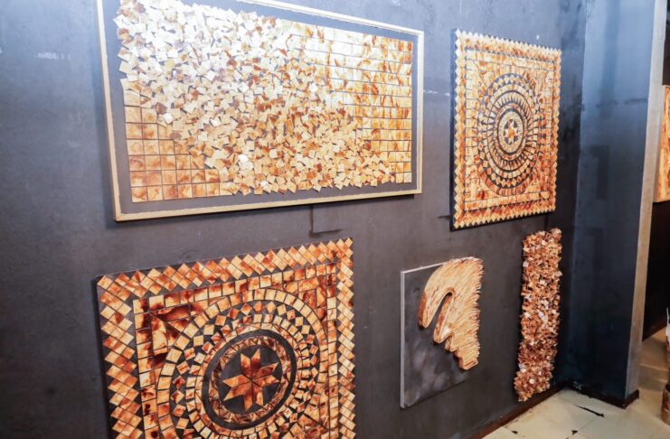 Suzano recebe exposição de Sidnei Robinson com obras feitas de filtros de papel para café