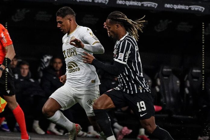 Torcida do Corinthians perde a paciência e vaia: 