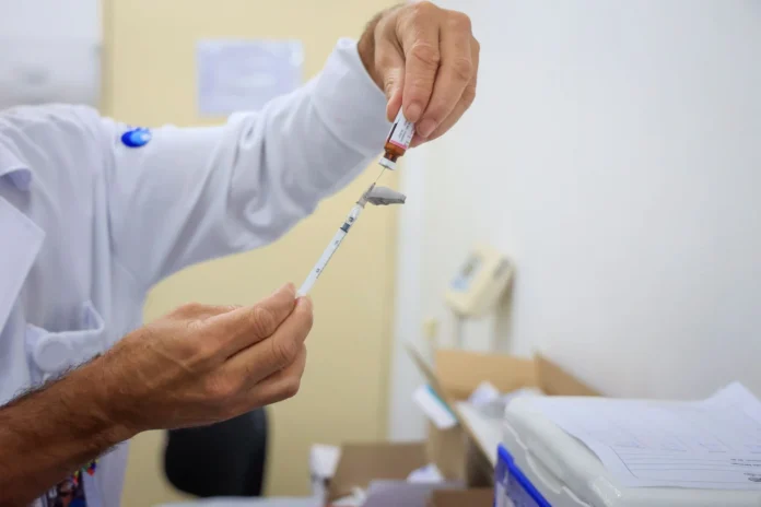 Vacina pneumocócica 20 é ampliada para idosos a partir de 85 anos em São Paulo
