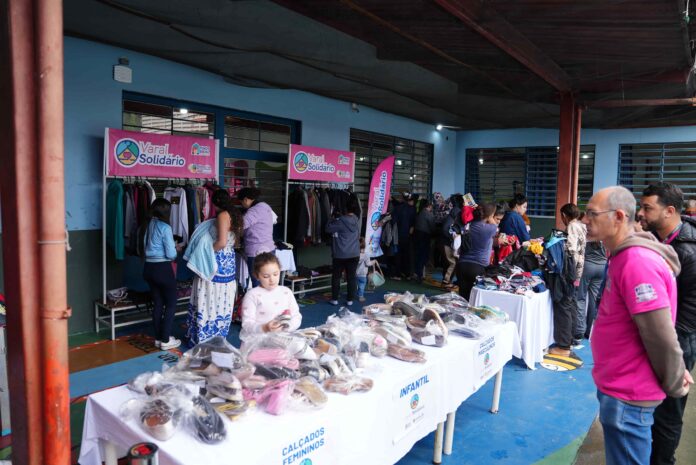 Varal Solidário beneficia 150 moradores com 1,7 mil peças de roupas em Guarulhos