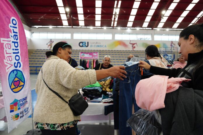 Varal Solidário distribui cerca de mil itens de vestuário para famílias no Jardim Cumbica