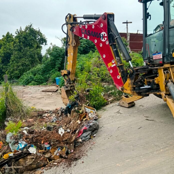 Ação de limpeza remove lixo e entulho em ruas de quatro regiões de Guarulhos