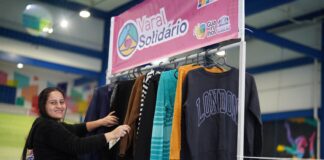 Ação social distribui mil peças de roupas para famílias no CEU Continental em Guarulhos
