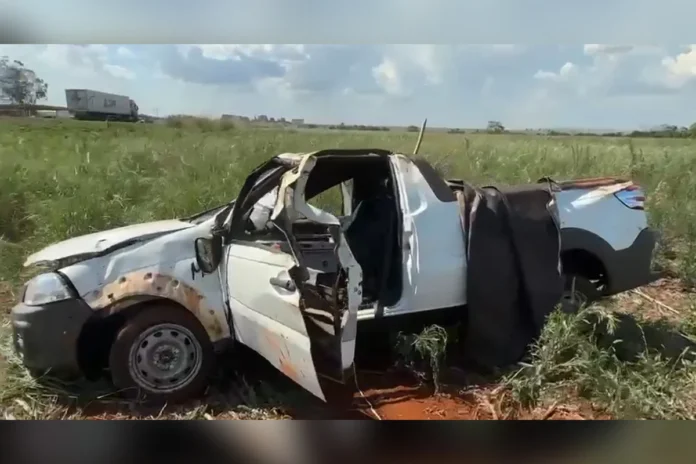 Acidente na BR-153 resulta na morte de mãe e filho após capotamento em Itumbiara