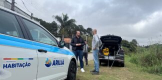 Arujá realiza selagem de residências no bairro Via Dutra para avanço da regularização fundiária
