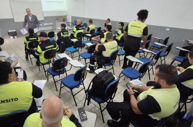Atibaia capacita agentes de trânsito e guardas civis em curso de atualização viária